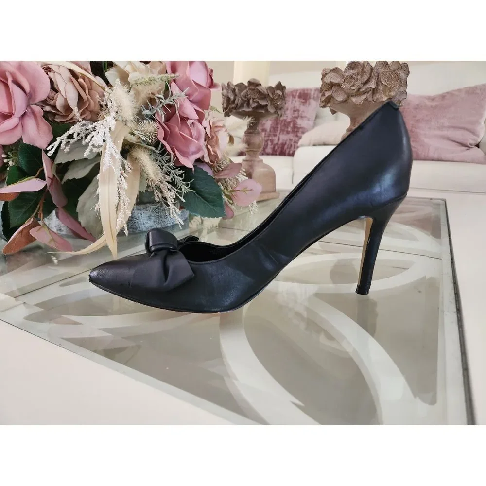 Marc Fisher Women's Black Leather Pumps Beautiful Boa‎ Heel Shoes Size 8